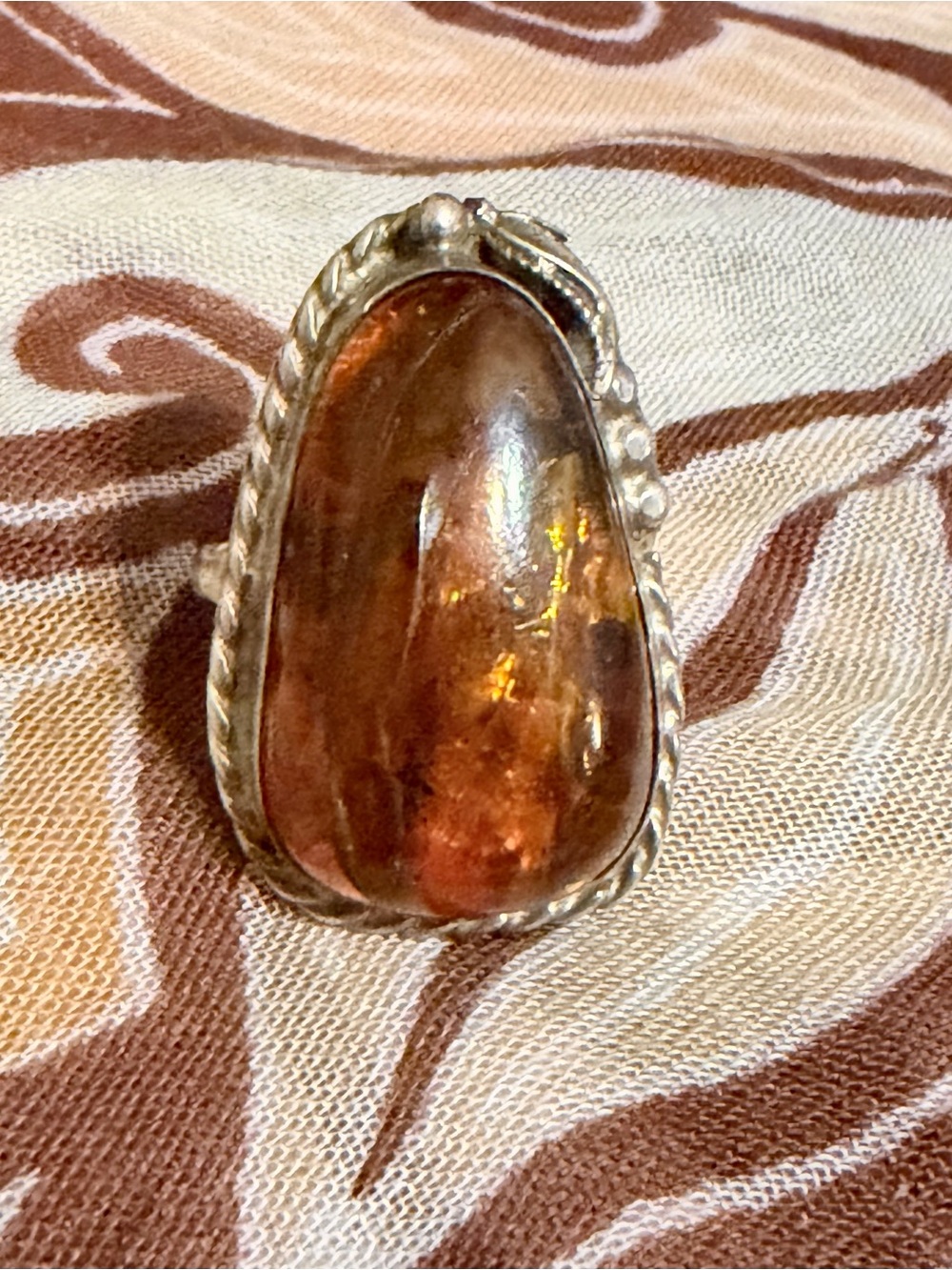 Original Native American crafted Solid Silver & Amber Ring – Size 8